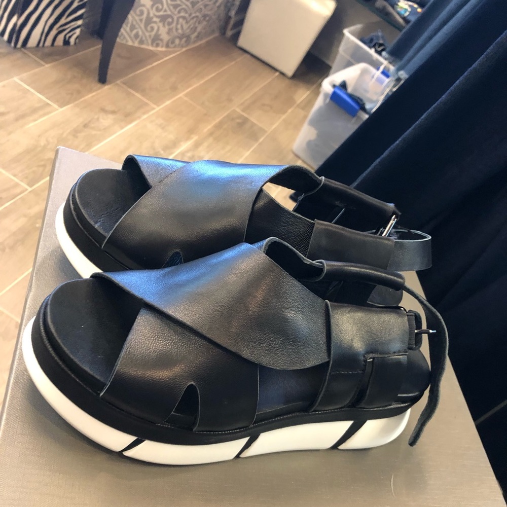 Antelope sandals